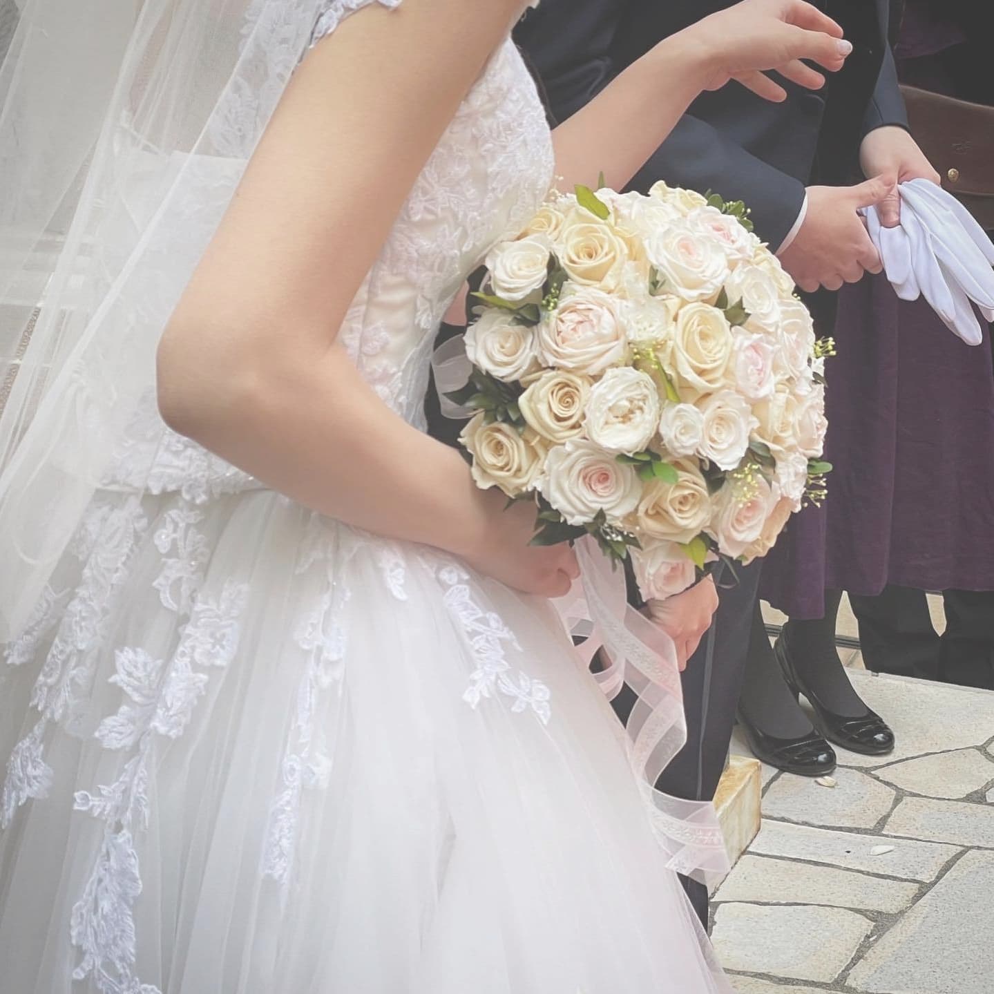 ラウンドブーケ　オールドローズ・バラ・カーネーション